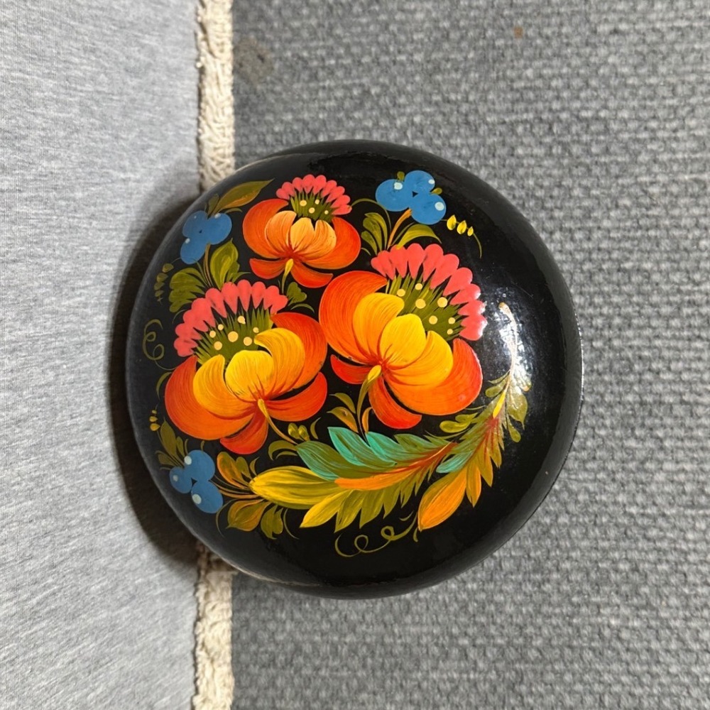 VTG Hand painted Folk Art Russian Lacquer Trinket Box Made in USSR Black Round